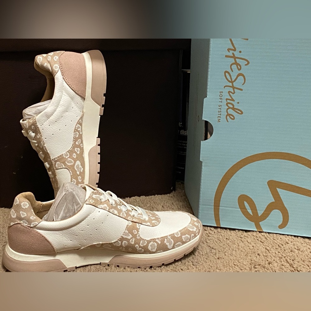 Life Stride sneakers size 6.5